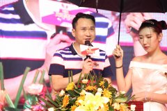 宜乐居建材家居广场塘厦店总经理冯坤坤先生