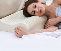 虽然乳胶枕对大多数人来说是一种很好的睡眠用