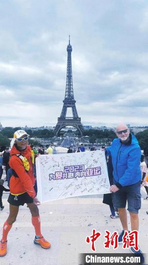 47岁极限跑者夺得环法超马冠军，沿途宣传杭州亚