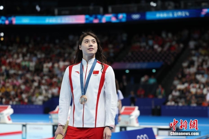 樊振东对决张本智和决胜局，王皓场边泪光闪现