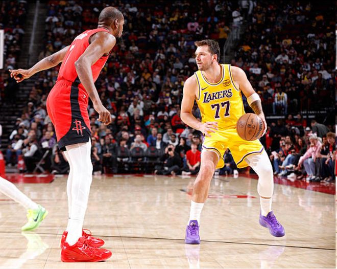 湖人逆转火箭杜兰特失误成关键 战术调整助卡位